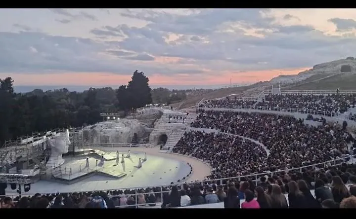 Appartamento Mi Scialai - Teatro A 150 Mt - Museo A 250 Mt -Ortigia 1500 Mt Syracuse